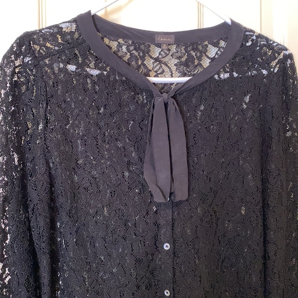 Babaton lace blouse size MEDIUM - Picture 2 of 4